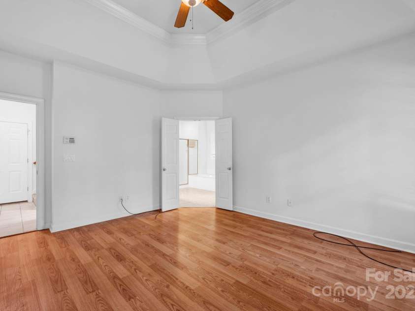 5138 Foxbriar Trail, Charlotte, NC 28269.  MLS# CAR4277811, YatesRealty ID 28778. 