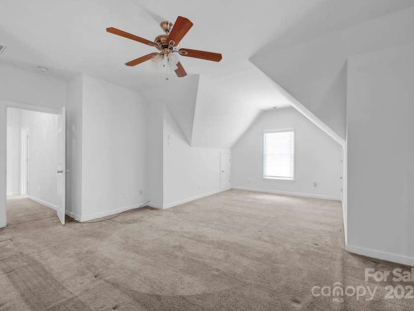 5138 Foxbriar Trail, Charlotte, NC 28269.  MLS# CAR4277811, YatesRealty ID 28778. 