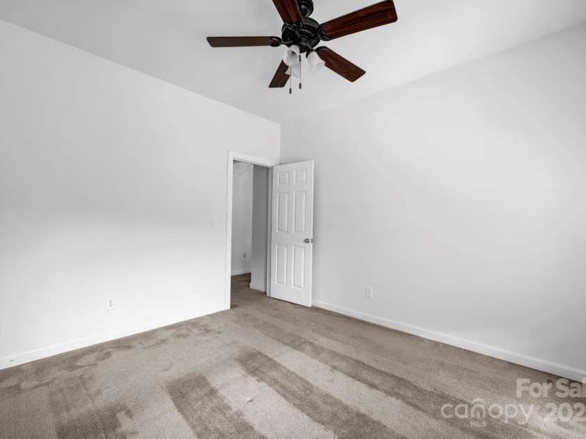 5138 Foxbriar Trail, Charlotte, NC 28269.  MLS# CAR4277811, YatesRealty ID 28778. 