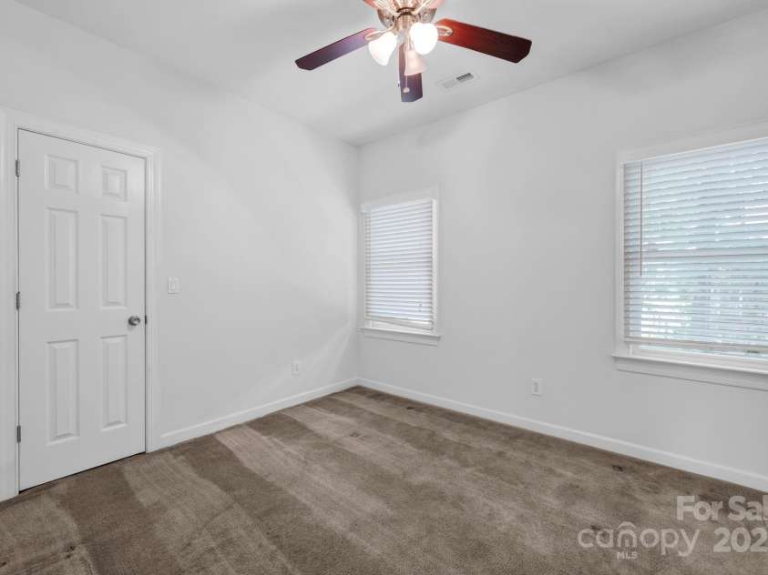 5138 Foxbriar Trail, Charlotte, NC 28269.  MLS# CAR4277811, YatesRealty ID 28778. 