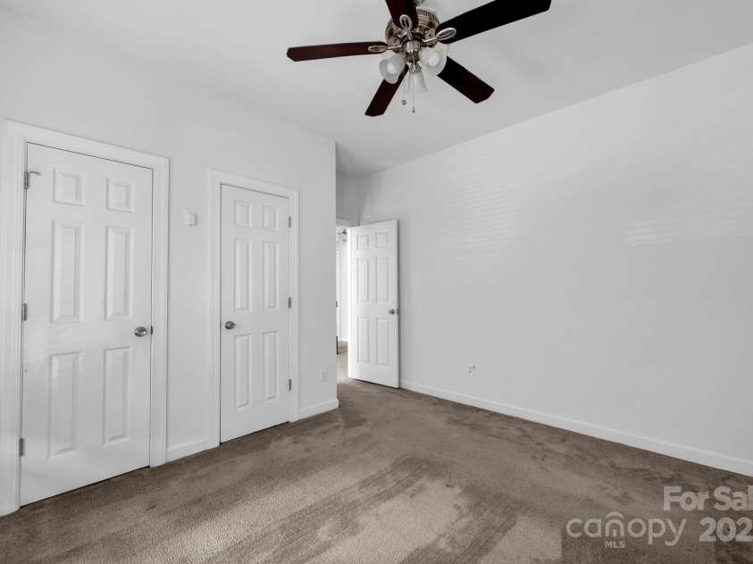 5138 Foxbriar Trail, Charlotte, NC 28269.  MLS# CAR4277811, YatesRealty ID 28778. 