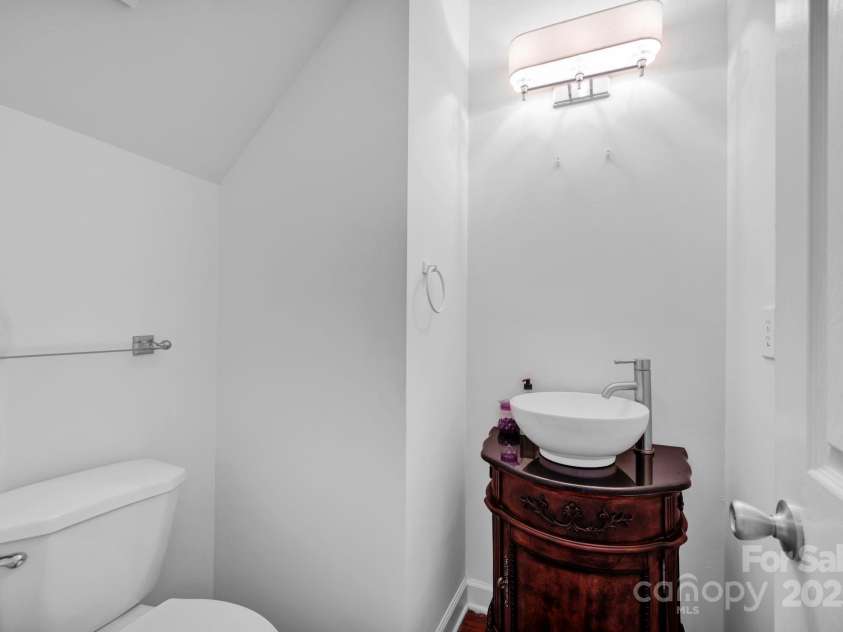 5138 Foxbriar Trail, Charlotte, NC 28269.  MLS# CAR4277811, YatesRealty ID 28778. 