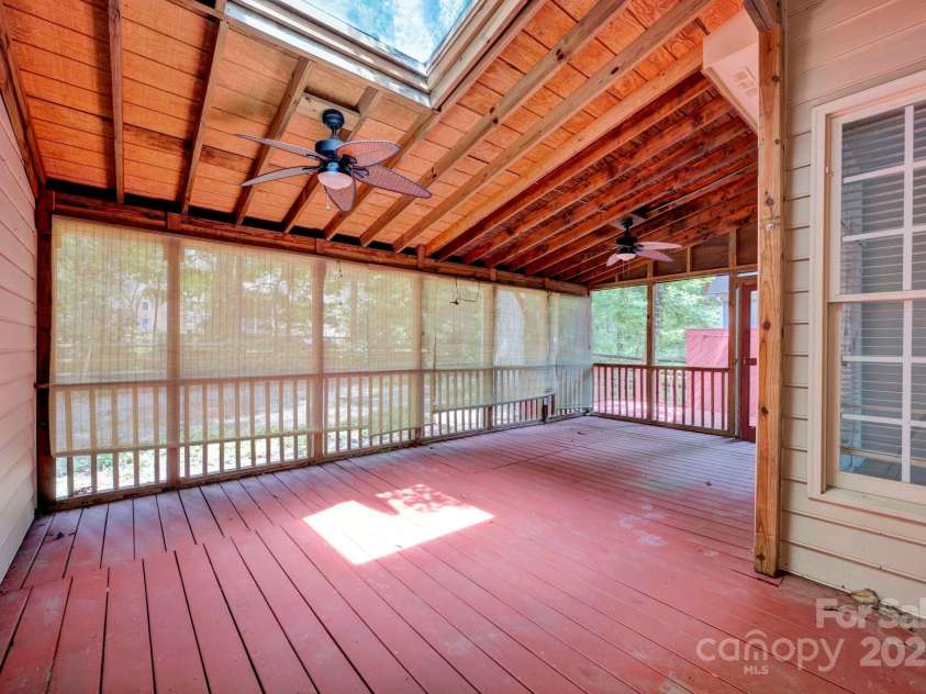 5138 Foxbriar Trail, Charlotte, NC 28269.  MLS# CAR4277811, YatesRealty ID 28778. 