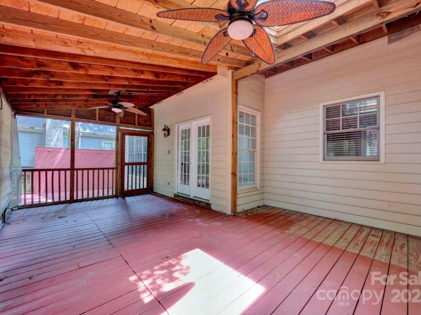 5138 Foxbriar Trail, Charlotte, NC 28269.  MLS# CAR4277811, YatesRealty ID 28778. 