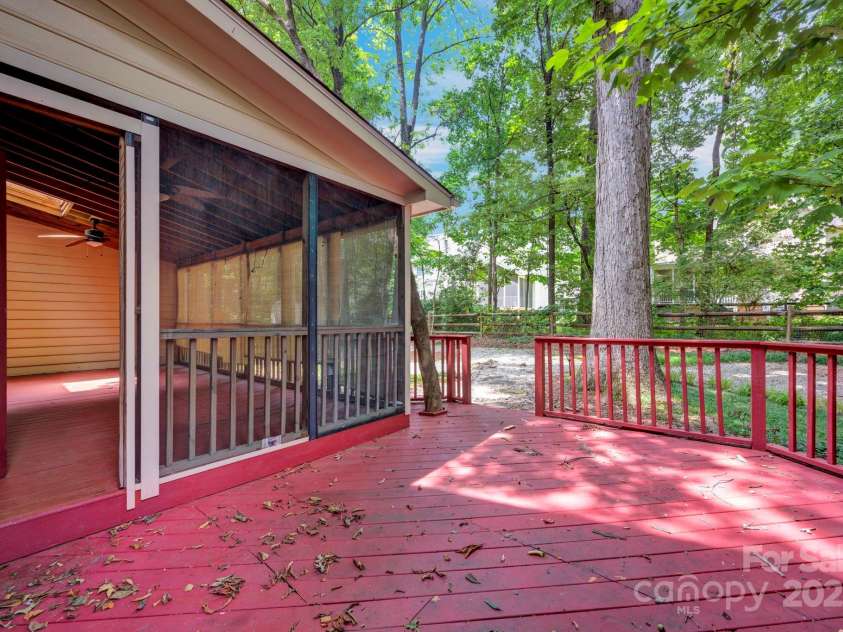 5138 Foxbriar Trail, Charlotte, NC 28269.  MLS# CAR4277811, YatesRealty ID 28778. 