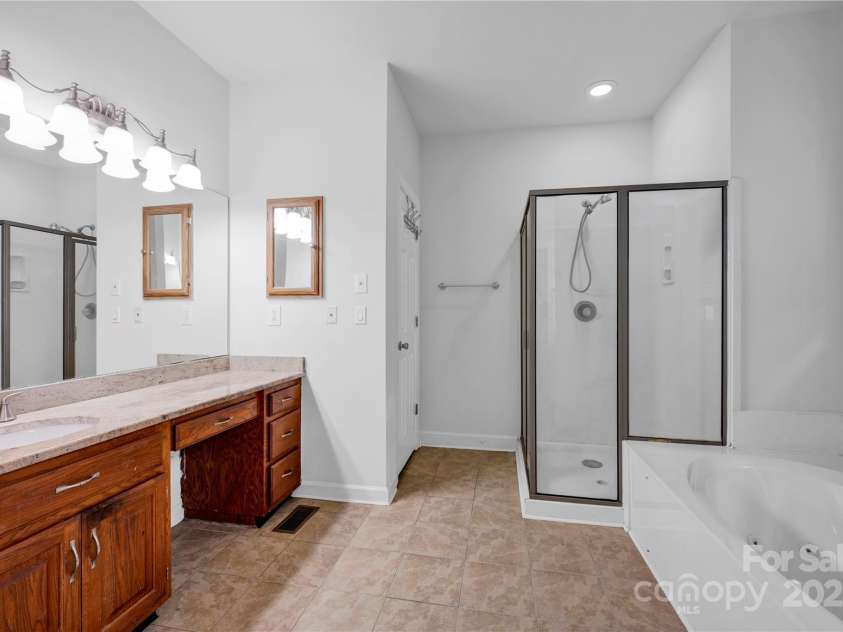 5138 Foxbriar Trail, Charlotte, NC 28269.  MLS# CAR4277811, YatesRealty ID 28778. 