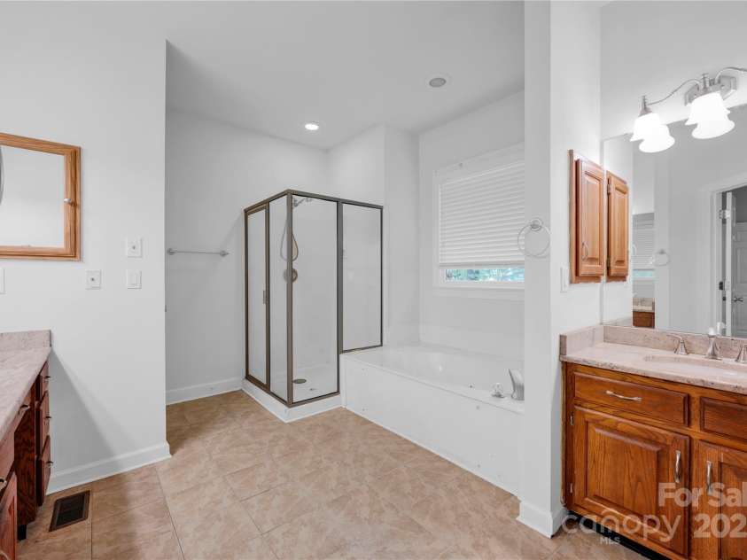 5138 Foxbriar Trail, Charlotte, NC 28269.  MLS# CAR4277811, YatesRealty ID 28778. 