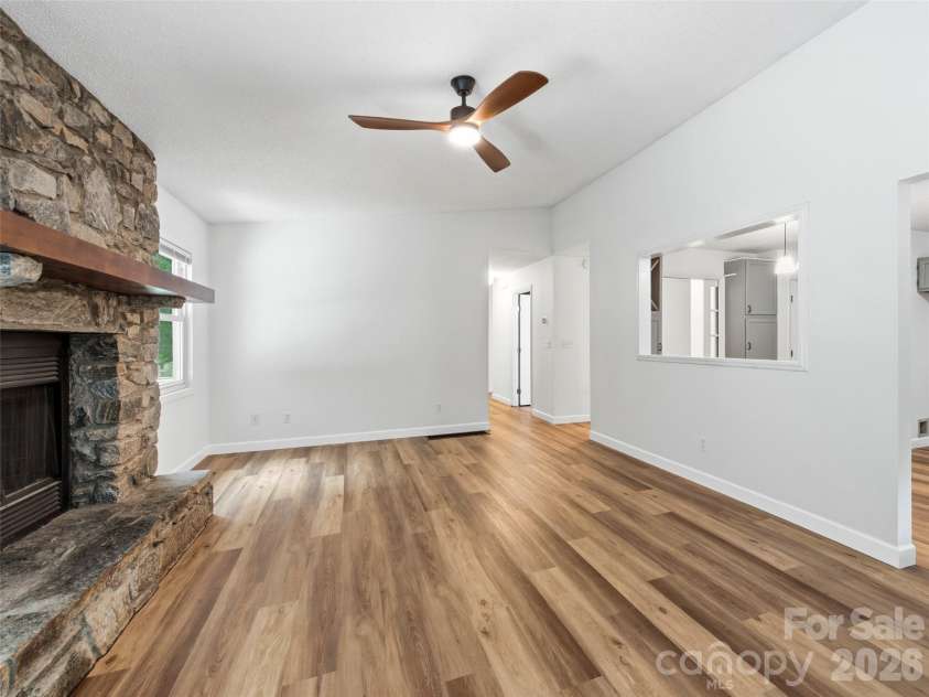 39 Rocking Porch Lane, Asheville, NC 28805.  MLS# CAR4389703, YatesRealty ID 28779. 