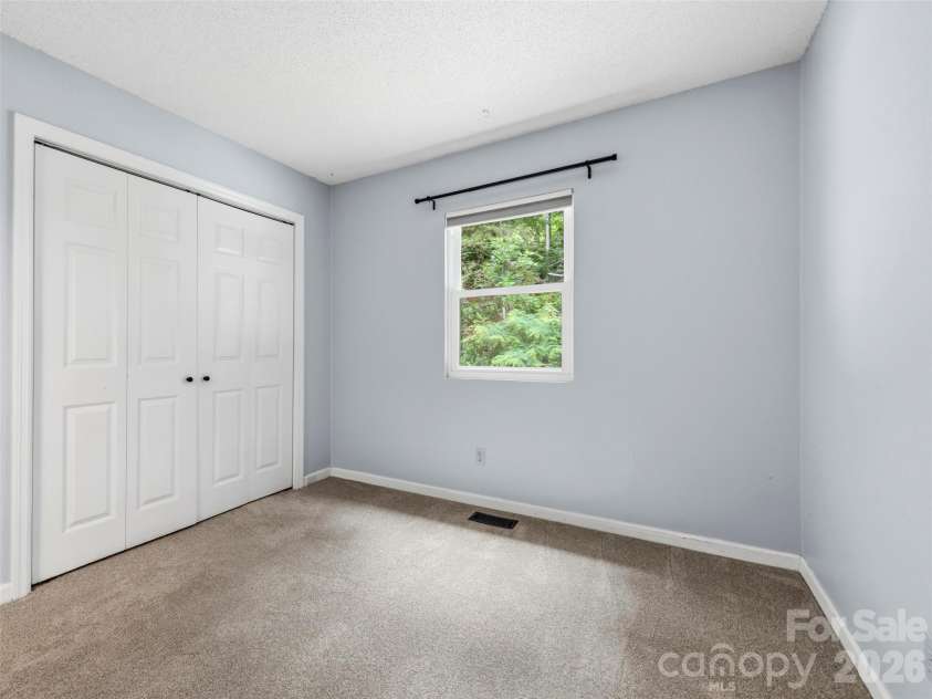 39 Rocking Porch Lane, Asheville, NC 28805.  MLS# CAR4389703, YatesRealty ID 28779. 