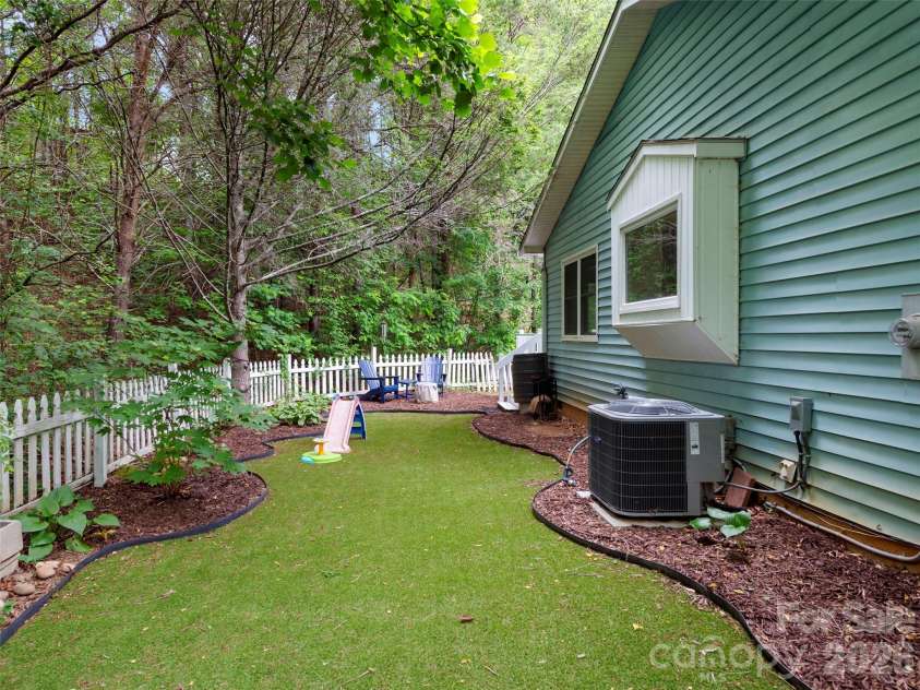 39 Rocking Porch Lane, Asheville, NC 28805.  MLS# CAR4389703, YatesRealty ID 28779. Turf area in side yard