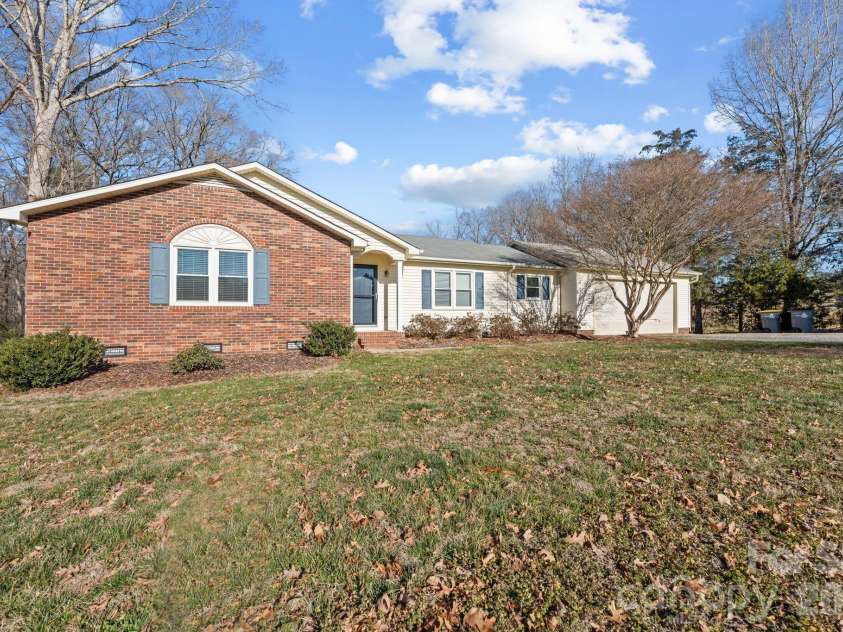 6200 Starlight Drive, Concord, NC 28027.  MLS# CAR4339866, YatesRealty ID 2878. 