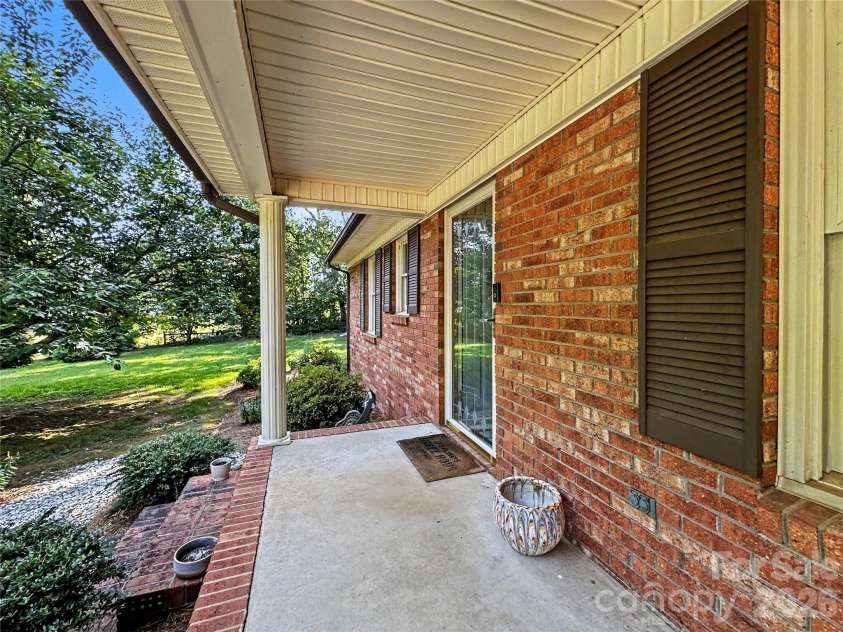 213 Bostian Lake Road, Statesville, NC 28677.  MLS# CAR4390171, YatesRealty ID 28780. 