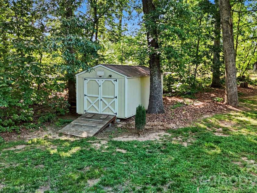 213 Bostian Lake Road, Statesville, NC 28677.  MLS# CAR4390171, YatesRealty ID 28780. 