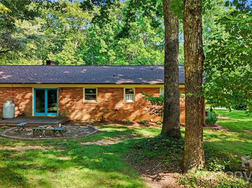 213 Bostian Lake Road, Statesville, NC 28677.  MLS# CAR4390171, YatesRealty ID 28780. 