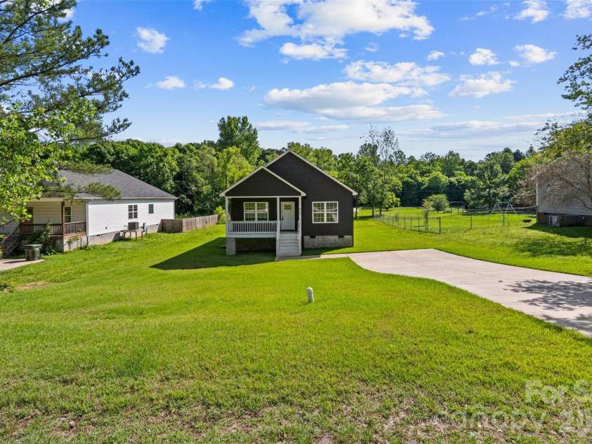 213 Sheffield Drive, York, SC 29745.  MLS# CAR4388327, YatesRealty ID 28782. 