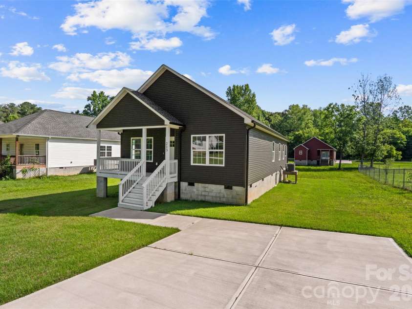 213 Sheffield Drive, York, SC 29745.  MLS# CAR4388327, YatesRealty ID 28782. 