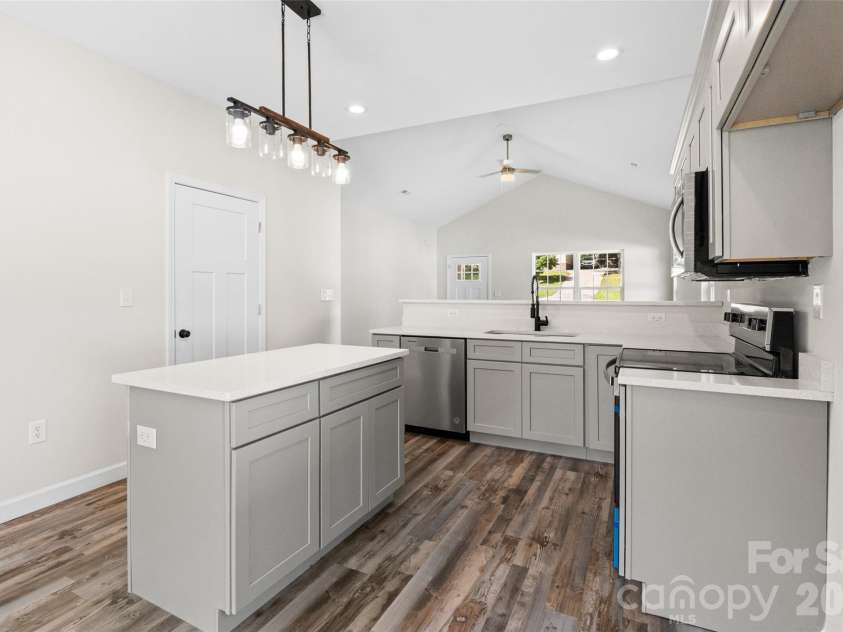 213 Sheffield Drive, York, SC 29745.  MLS# CAR4388327, YatesRealty ID 28782. 