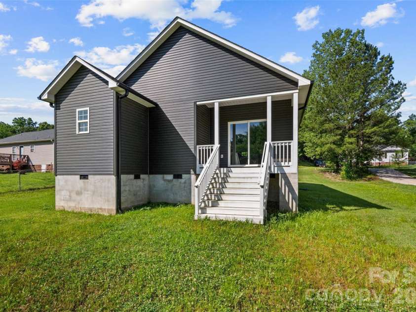 213 Sheffield Drive, York, SC 29745.  MLS# CAR4388327, YatesRealty ID 28782. 