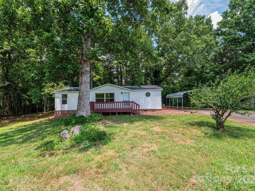 6400 Raven Hill Drive, Hickory, NC 28602.  MLS# CAR4283472, YatesRealty ID 28782. 