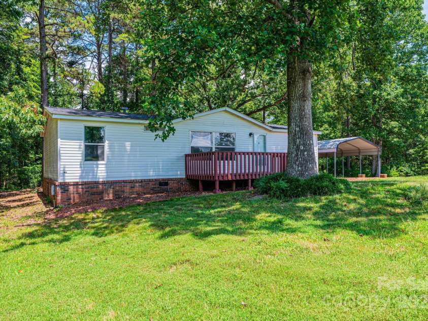 6400 Raven Hill Drive, Hickory, NC 28602.  MLS# CAR4283472, YatesRealty ID 28782. 