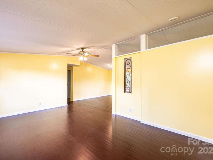 6400 Raven Hill Drive, Hickory, NC 28602.  MLS# CAR4283472, YatesRealty ID 28782. 