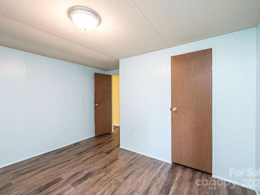 6400 Raven Hill Drive, Hickory, NC 28602.  MLS# CAR4283472, YatesRealty ID 28782. 