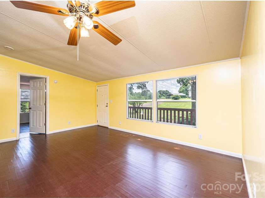 6400 Raven Hill Drive, Hickory, NC 28602.  MLS# CAR4283472, YatesRealty ID 28782. 