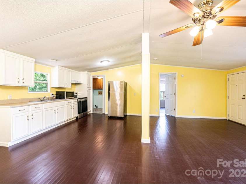 6400 Raven Hill Drive, Hickory, NC 28602.  MLS# CAR4283472, YatesRealty ID 28782. 