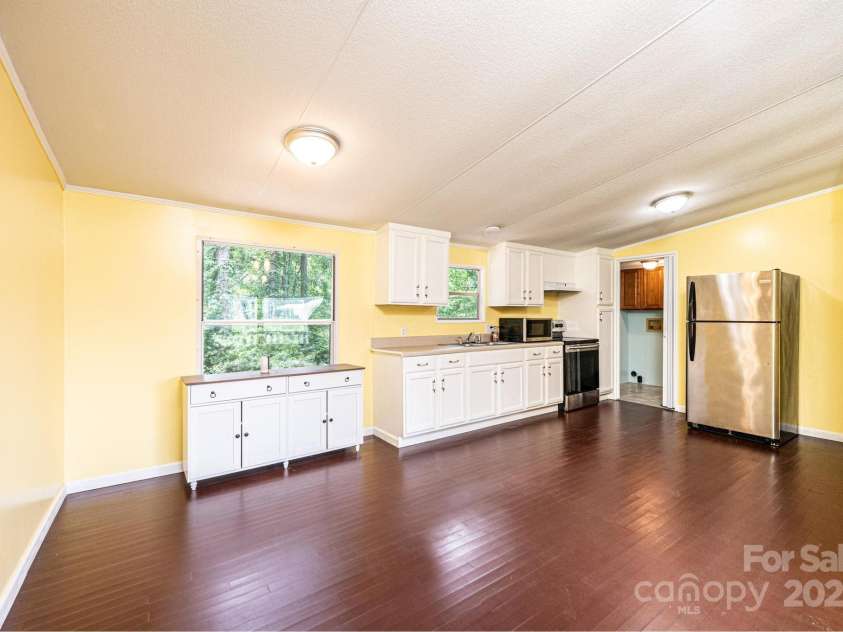 6400 Raven Hill Drive, Hickory, NC 28602.  MLS# CAR4283472, YatesRealty ID 28782. 