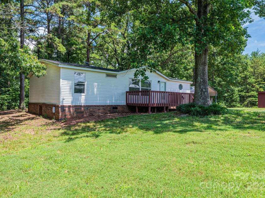 6400 Raven Hill Drive, Hickory, NC 28602.  MLS# CAR4283472, YatesRealty ID 28782. 