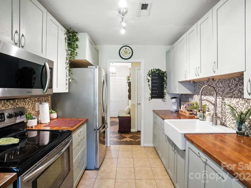 13942 Dannemara Drive, Pineville, NC 28134.  MLS# CAR4282999, YatesRealty ID 28783. 