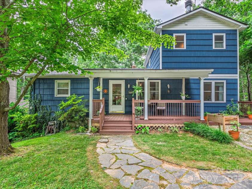 126 Locust Court, Arden, NC 28704.  MLS# CAR4298317, YatesRealty ID 28784. 