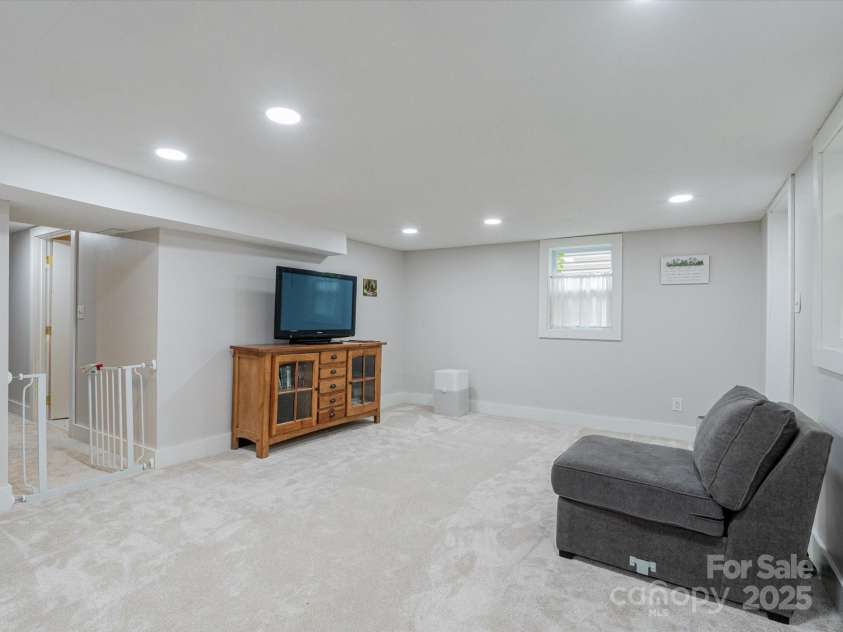 126 Locust Court, Arden, NC 28704.  MLS# CAR4298317, YatesRealty ID 28784. 