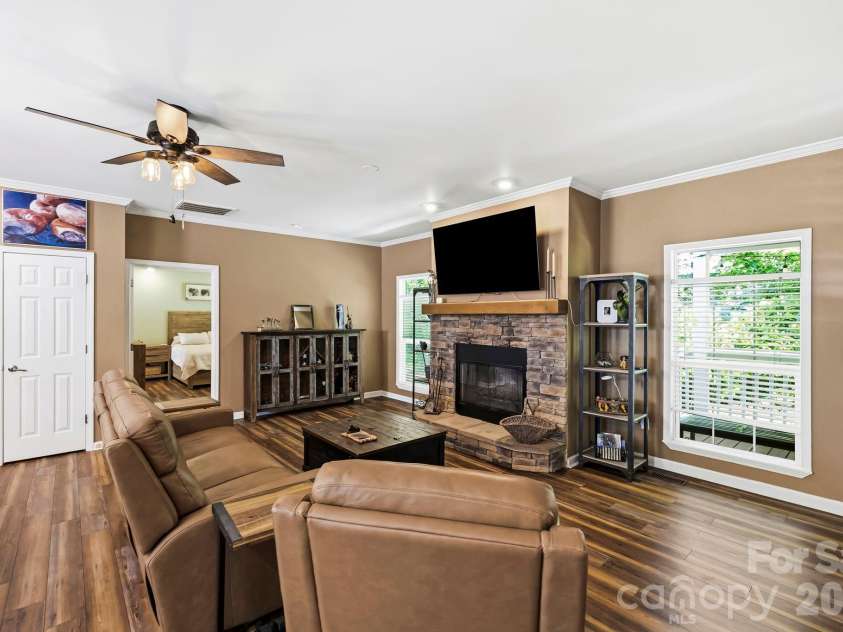 31 Enochs Way, Fletcher, NC 28732.  MLS# CAR4385930, YatesRealty ID 28784. 
