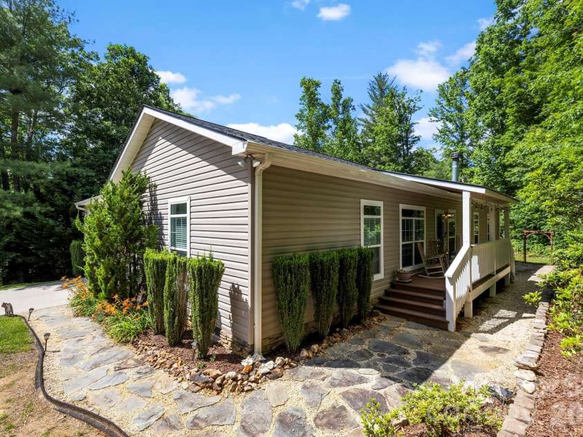 31 Enochs Way, Fletcher, NC 28732.  MLS# CAR4385930, YatesRealty ID 28784. 