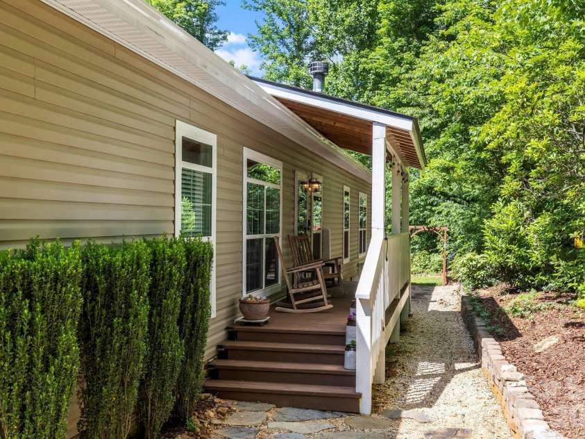 31 Enochs Way, Fletcher, NC 28732.  MLS# CAR4385930, YatesRealty ID 28784. 