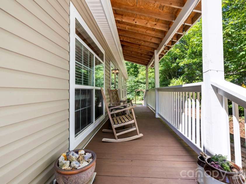 31 Enochs Way, Fletcher, NC 28732.  MLS# CAR4385930, YatesRealty ID 28784. 