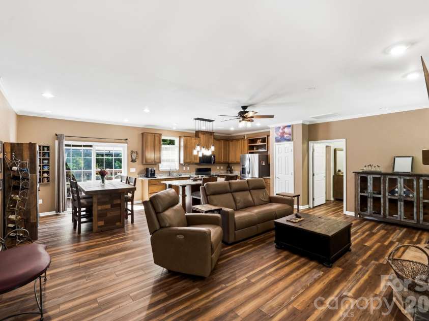 31 Enochs Way, Fletcher, NC 28732.  MLS# CAR4385930, YatesRealty ID 28784. 