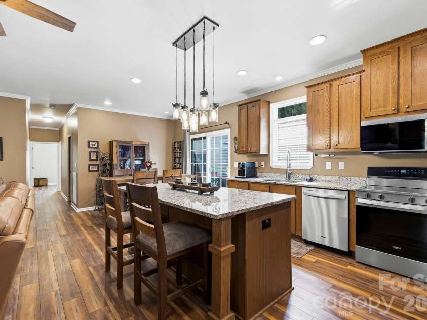 31 Enochs Way, Fletcher, NC 28732.  MLS# CAR4385930, YatesRealty ID 28784. 