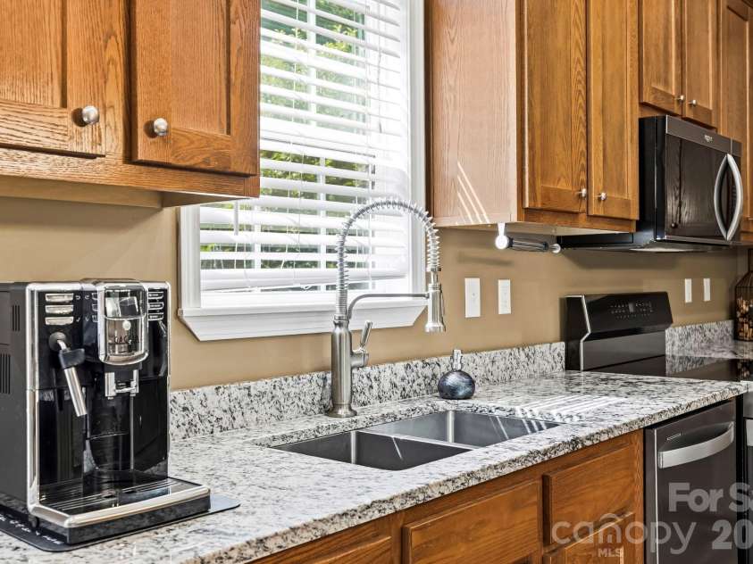 31 Enochs Way, Fletcher, NC 28732.  MLS# CAR4385930, YatesRealty ID 28784. 