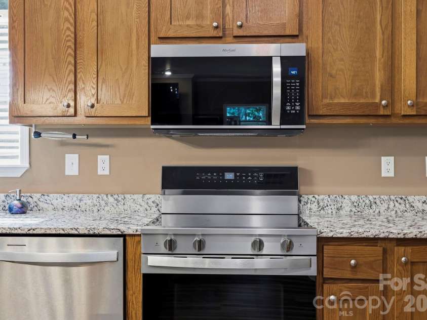 31 Enochs Way, Fletcher, NC 28732.  MLS# CAR4385930, YatesRealty ID 28784. 