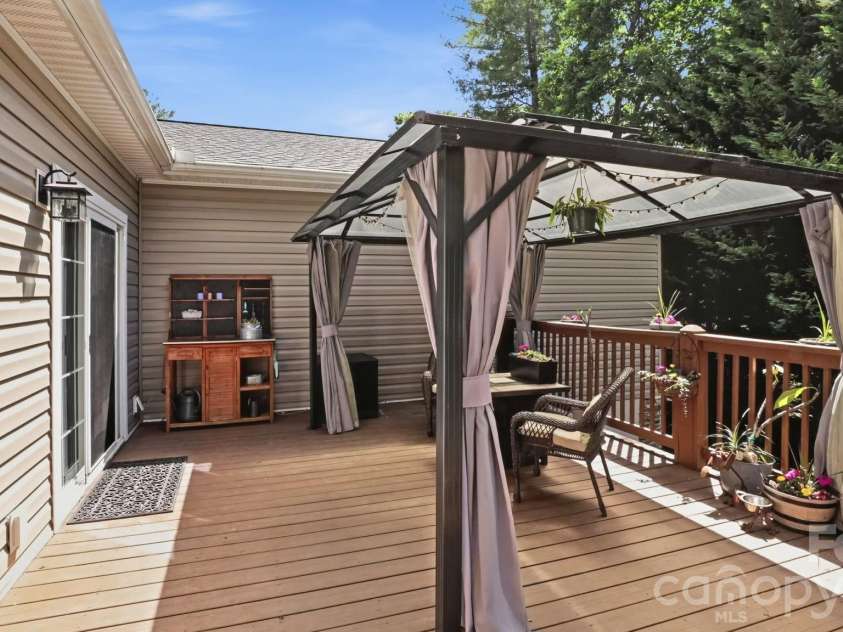 31 Enochs Way, Fletcher, NC 28732.  MLS# CAR4385930, YatesRealty ID 28784. 