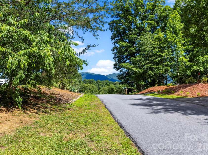 31 Enochs Way, Fletcher, NC 28732.  MLS# CAR4385930, YatesRealty ID 28784. 