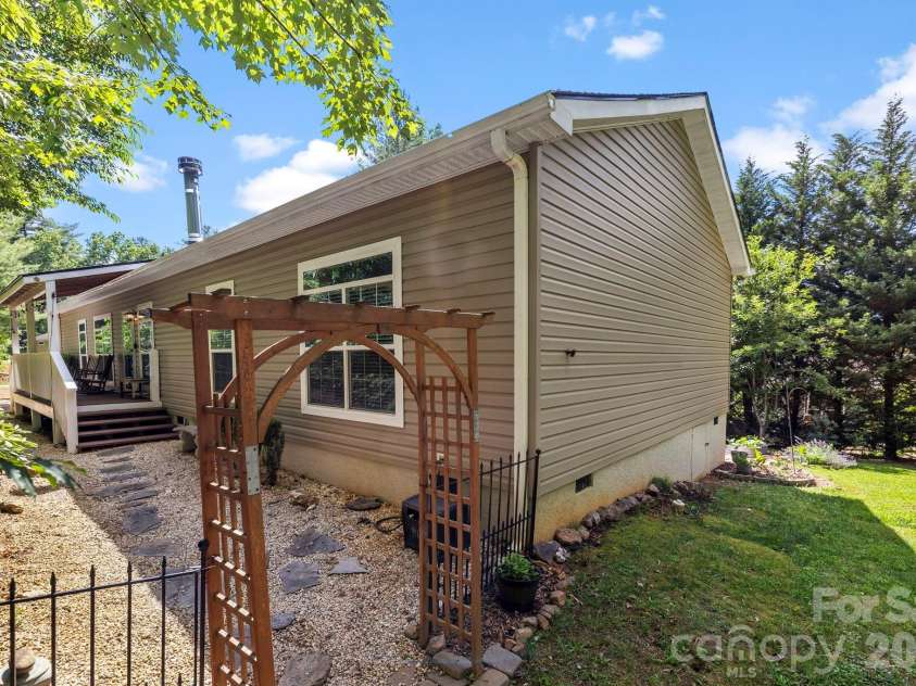 31 Enochs Way, Fletcher, NC 28732.  MLS# CAR4385930, YatesRealty ID 28784. 