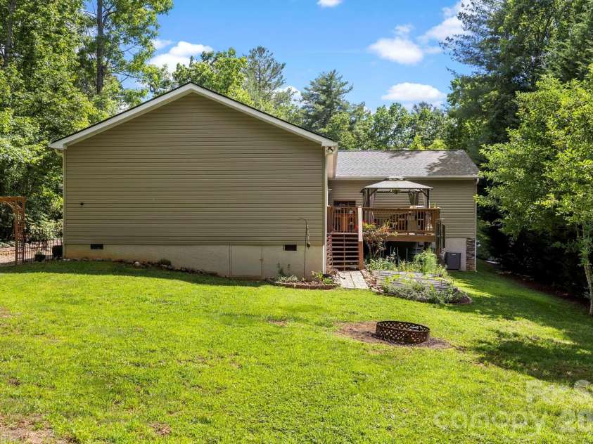 31 Enochs Way, Fletcher, NC 28732.  MLS# CAR4385930, YatesRealty ID 28784. 