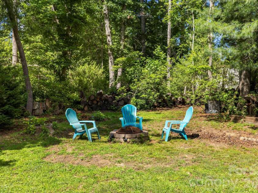 31 Enochs Way, Fletcher, NC 28732.  MLS# CAR4385930, YatesRealty ID 28784. 