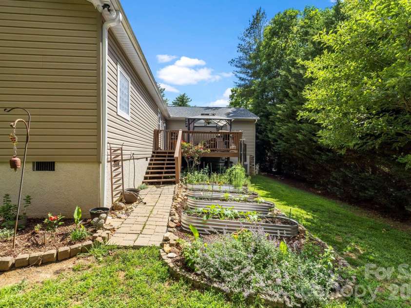 31 Enochs Way, Fletcher, NC 28732.  MLS# CAR4385930, YatesRealty ID 28784. 