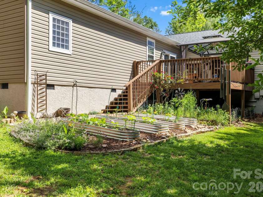 31 Enochs Way, Fletcher, NC 28732.  MLS# CAR4385930, YatesRealty ID 28784. 