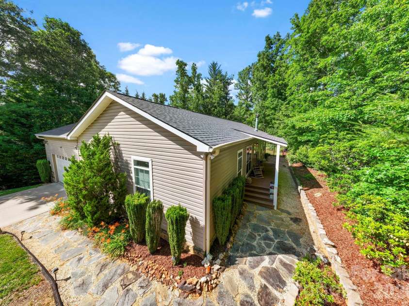 31 Enochs Way, Fletcher, NC 28732.  MLS# CAR4385930, YatesRealty ID 28784. 