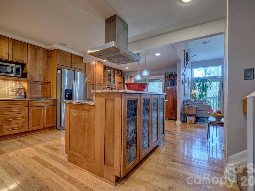 134 Pine Grove Circle, Lake Wylie, SC 29710.  MLS# CAR4374780, YatesRealty ID 28785. Completely updated kitchen